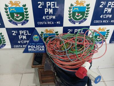 Imagem da notícia Homem é preso após furtar 16 quilos de fios elétricos em comércio de Costa Rica